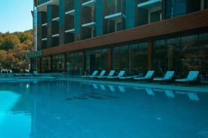 Бассейн в ARCHAZOR Mountain Resort или поблизости