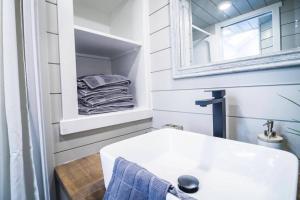 Letto o letti in una camera di Delightful tiny home conveniently located