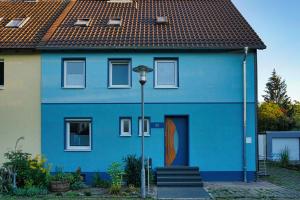 a blue house with a street light in front of it at Ferienwohnung Goslar - Georgenberg / Entspannen im Harz / Mittendrin in Goslar