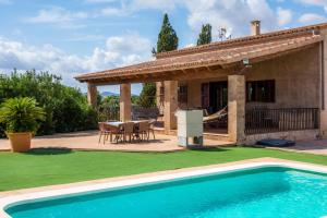 Bazén v ubytování Finca Sa Pedrera d'es Turó nebo v jeho okolí