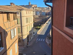 Foto dalla galleria di Cadre exceptionnel niché sous les toits dans le quartier historique ad Albi