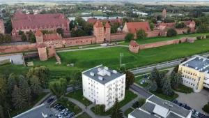 an aerial view of a castle in a city at Apartament Okno na Zamek in Malbork