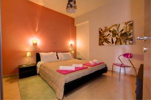 A bed or beds in a room at Villa Terra del Nonno with Sea Views & Pool Még 36 kép