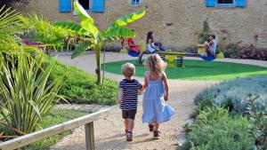 Hostia v ubytovaní Camping le Moulin de David -Gaugeac Monpazier 24540 - Cabane -Mobil-home 3 et 2 chambres