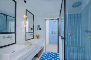 Ванна кімната в Villa Park Sun Island Resort - Complimentary One Way Domestic Transportation for stays of 7 nights and more 01 April to 30 September 2025