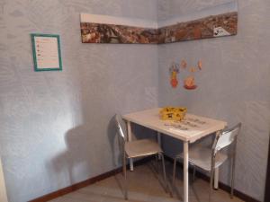 a table and chairs in a room with a white table at Sissi Bed&Breakfast in Tencarola