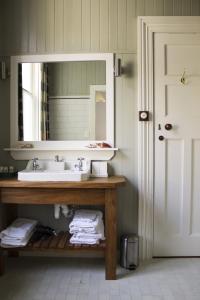 a bathroom with a sink and a mirror at Wallingford Homestead in Wallingford +85 photos