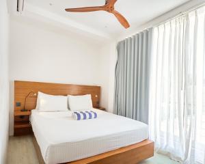 Postel nebo postele na pokoji v ubytování Bliss Dhigurah + 37 fotografií