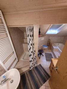 a bathroom with a sink and a bath tub at Ferienwohnung Trina in Bendorf