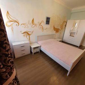 Кровать или кровати в номере De Facto home