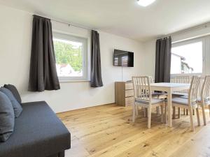 En sittgrupp på SAD150 - Moderne Monteurwohnungen in Schwandorf mit Balkon