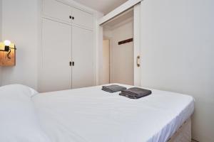 A bed or beds in a room at WELCS APARTAMENTO 020 EMP en la Playa