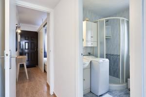 A bathroom at WELCS APARTAMENTO 020 EMP en la Playa
