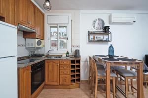 A kitchen or kitchenette at WELCS APARTAMENTO 020 EMP en la Playa