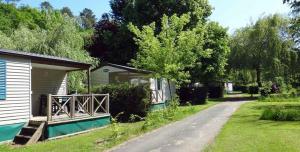 Vonkajšia záhrada v ubytovaní Camping le Moulin de David -Gaugeac Monpazier 24540 - Cabane -Mobil-home 3 et 2 chambres