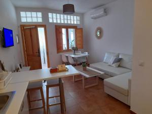 a living room with a couch and a table at APARTAMENTO ESTACIÓN 54 in Benaoján