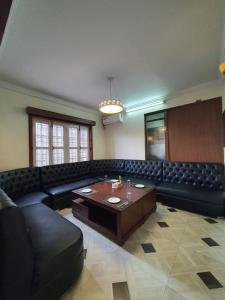 Een zitgedeelte bij Hotel Grand View