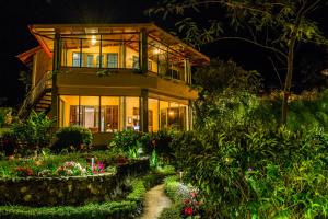 Jardí fora de The Inn at Palo Alto