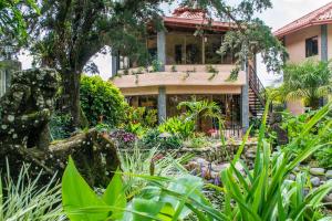 Jardí fora de The Inn at Palo Alto