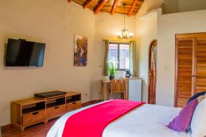 Llit o llits en una habitació de The Inn at Palo Alto