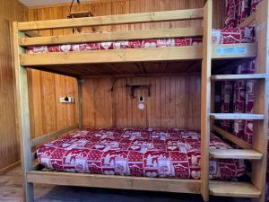 Postel nebo postele na pokoji v ubytování Appartement confort pour 4 avec balcon sud, garage fermé et accès direct pistes - Les Menuires - FR-1-452-368