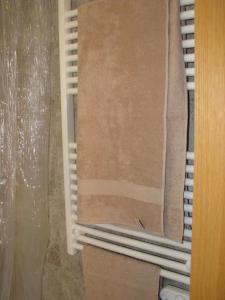 a window in a bathroom that is covered in paper at Precioso apartamento a pie de pista en Sierra Nevada in Sierra Nevada