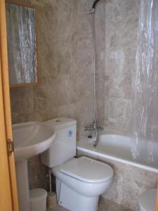 a bathroom with a toilet and a sink at Precioso apartamento a pie de pista en Sierra Nevada in Sierra Nevada