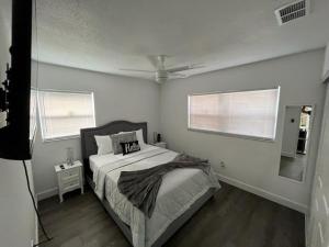 Ein Bett oder Betten in einem Zimmer der Unterkunft Incredible comfortable apartments near the airport and beaches