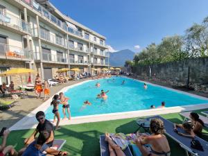 Πισίνα στο ή κοντά στο Hotel Residence Alessandra