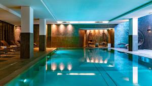 Bazén v ubytování Hotel Latini nebo v jeho okolí