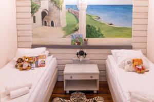 A bed or beds in a room at Hansalinn