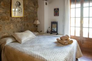 a bedroom with a bed with a teddy bear on it at Cal Manso in Arnés