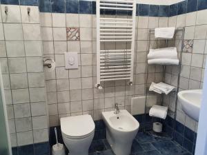 a small bathroom with a toilet and a sink at La Casa di Nunzia B&B in Positano