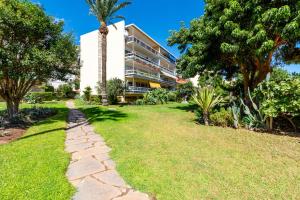 Ein Garten an der Unterkunft Eurosol Carihuela