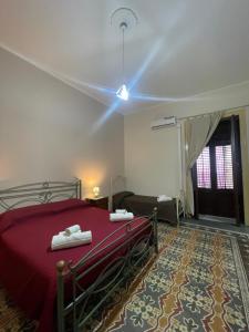 Letto o letti in una camera di Maya Palace Real Rooms Palermo centre close to Cathedral