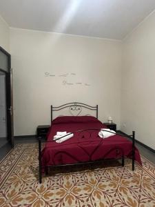 Letto o letti in una camera di Maya Palace Real Rooms Palermo centre close to Cathedral