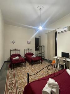Letto o letti in una camera di Maya Palace Real Rooms Palermo centre close to Cathedral