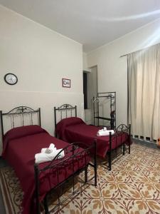 Letto o letti in una camera di Maya Palace Real Rooms Palermo centre close to Cathedral