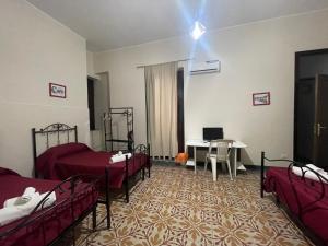 Letto o letti in una camera di Maya Palace Real Rooms Palermo centre close to Cathedral
