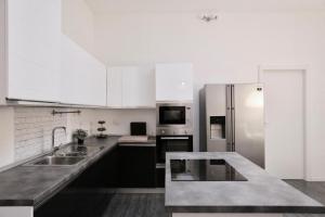 A kitchen or kitchenette at TREND APARTMENTS