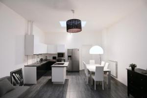 A kitchen or kitchenette at TREND APARTMENTS