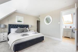 Ένα ή περισσότερα κρεβάτια σε δωμάτιο στο Holly Hayes House +50 φωτογραφίες