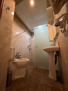 A bathroom at Gabala Tufandag City Hotel