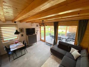 a living room with a couch and a table at Tópart Nyaraló in Sárospatak