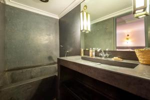 Koupelna v ubytování Riad 64 Maison D'hôtes & Spa