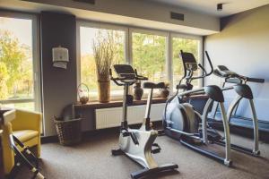Posilňovňa alebo fitness centrum v ubytovaní Hotel Na Skarpie - Charzykowy