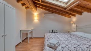 A bed or beds in a room at Cascina Volta