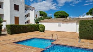 Bazén v ubytování Apartamento familiar con piscina y wifi nebo v jeho okolí
