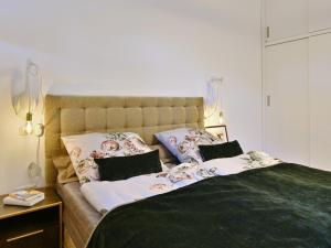 a bedroom with a bed with two pillows on it at Ferienappartement AM LEUCHTTURM in Mursewiek