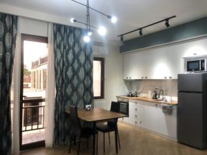 Η κουζίνα ή μικρή κουζίνα στο central square +22 φωτογραφίες